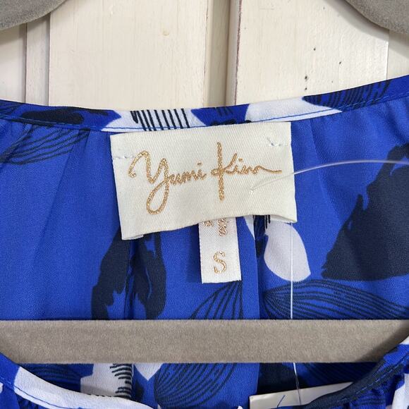 NWT Yumi Kim size small floral blouse blue black white - Picture 2 of 6